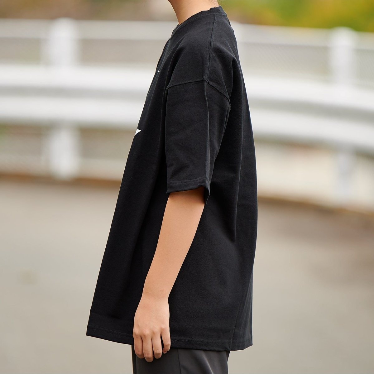 阿夫利 タイポグラフィTシャツ(BLACK) - らーめんAFURI 公式通販サイト